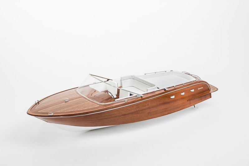 Comtesse Luxusyacht, aus edlem Mahagoni