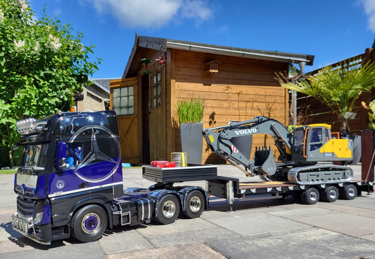 Actros mit Auflieger+ Bagger RTR, Gebraucht!